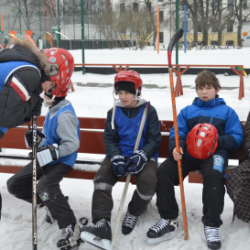 "Sētas mači hokejā" -  jaunieši no 11 - 15  gadu vecumam 