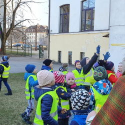 Lieldienas ieskandinātas